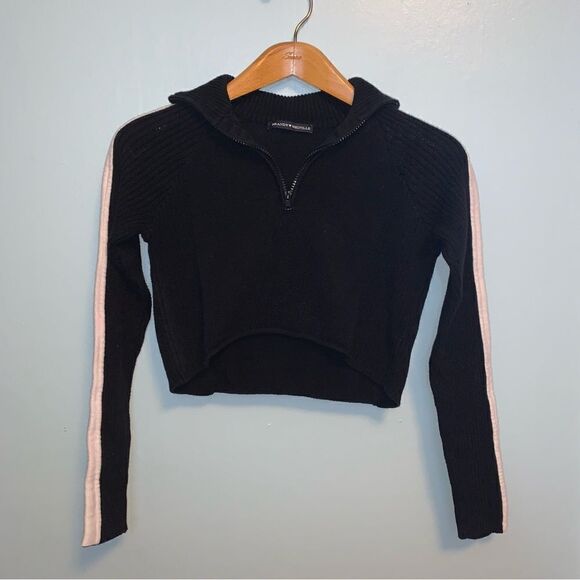Brandy Melville Cropped Ribbed Sweater 3/4 zip - Picture 1 of 3